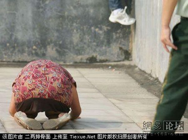 Suicide drama in China (9 pics)