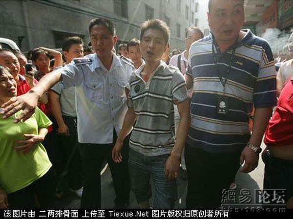 Suicide drama in China (9 pics)