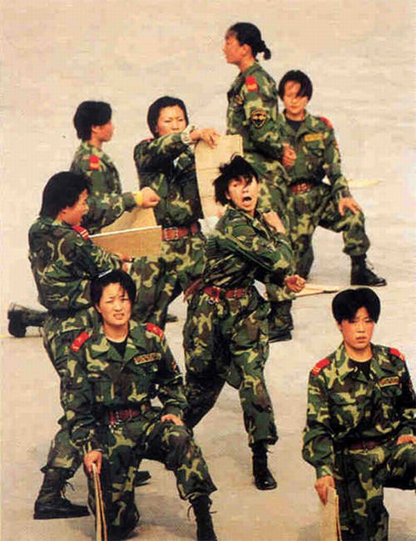 Chinese Military Girls (20 pics)