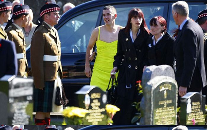 Best Friend's Funeral (5 pics)