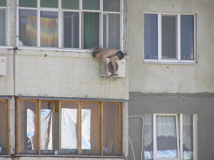 How To Mount An Air Conditioner In Russian Way (3 pics)