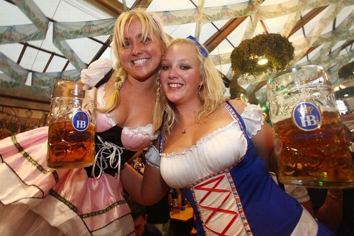 The Girls Of Oktoberfest 2009 (34 pics)