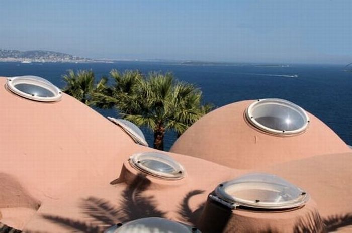 Pierre Cardin’s Palais Bulles (35 pics)