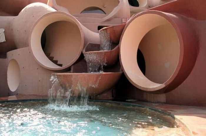 Pierre Cardin’s Palais Bulles (35 pics)