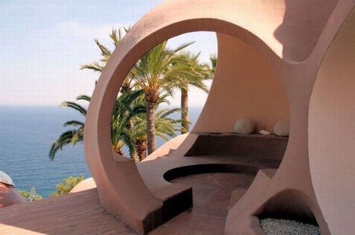 Pierre Cardin’s Palais Bulles (35 pics)