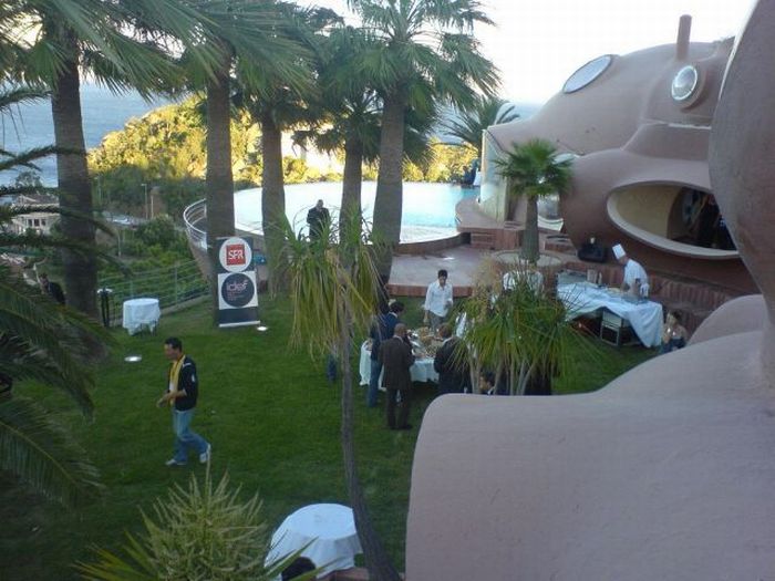 Pierre Cardin’s Palais Bulles (35 pics)