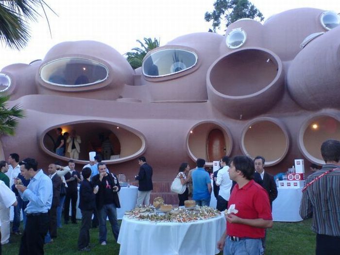 Pierre Cardin’s Palais Bulles (35 pics)