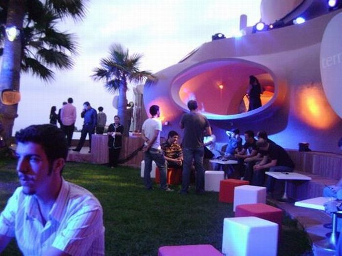 Pierre Cardin’s Palais Bulles (35 pics)