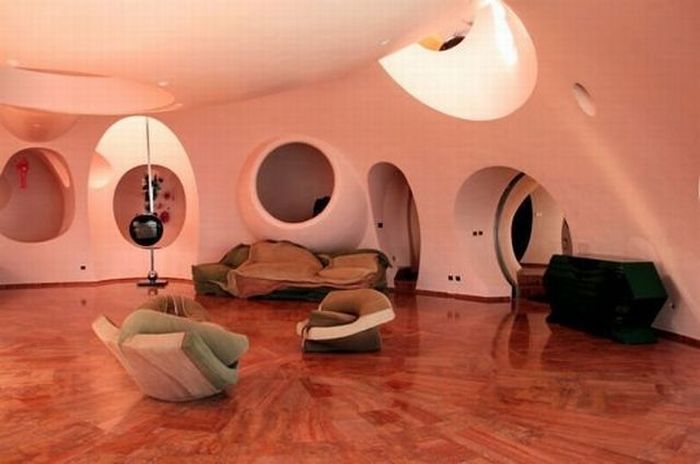 Pierre Cardin’s Palais Bulles (35 pics)