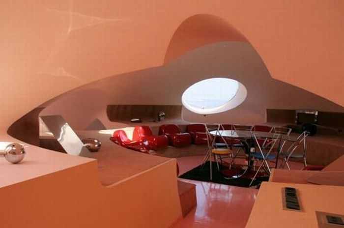Pierre Cardin’s Palais Bulles (35 pics)