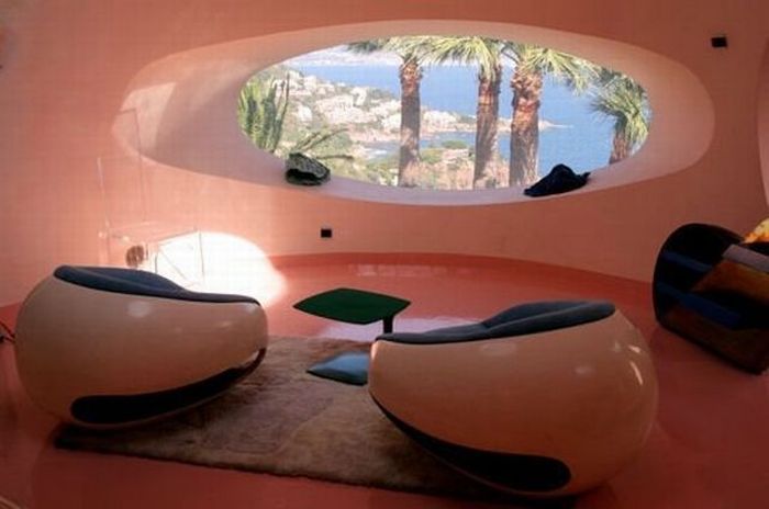 Pierre Cardin’s Palais Bulles (35 pics)