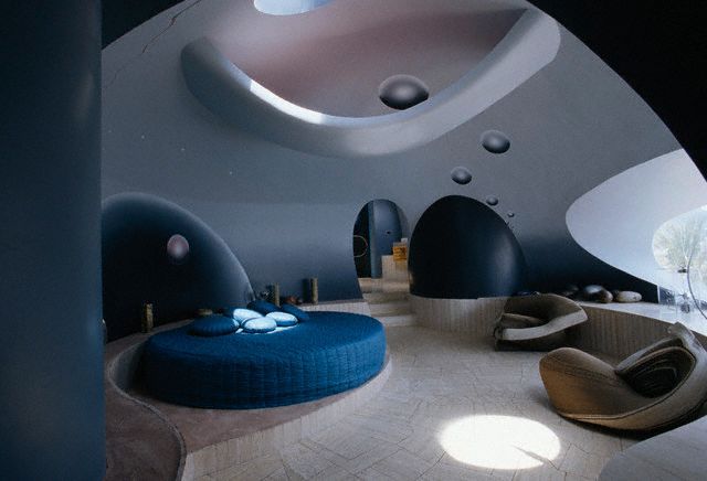 Pierre Cardin’s Palais Bulles (35 pics)