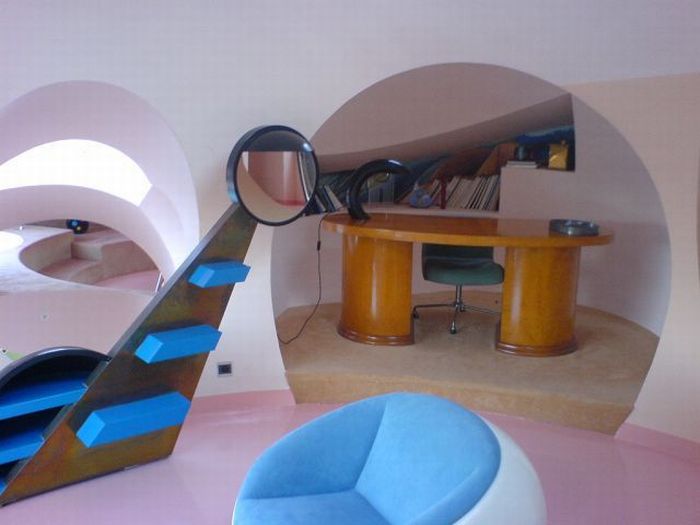 Pierre Cardin’s Palais Bulles (35 pics)