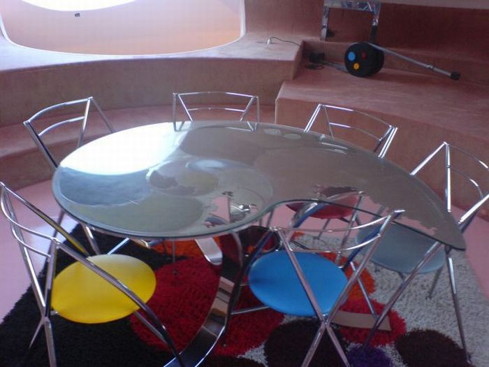Pierre Cardin’s Palais Bulles (35 pics)