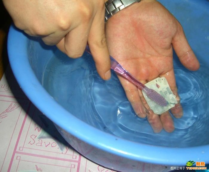 How to clean a phone (11 pics)