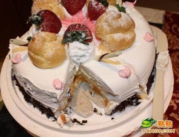 What can be found inside a cake (3 pics)