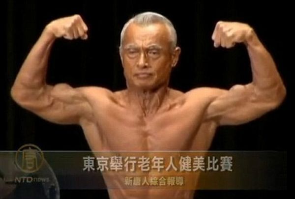 74 Years Old Bodybuilder (4 pics)