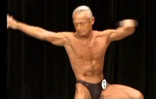 74 Years Old Bodybuilder (4 pics)