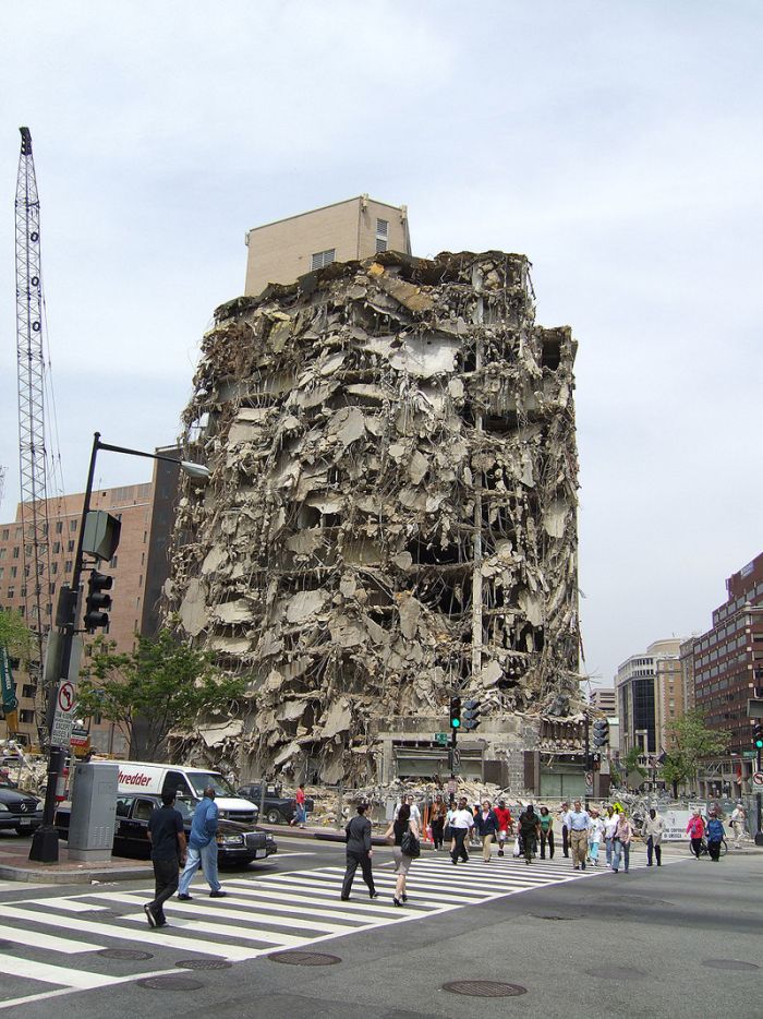Strange demolished building (3 pics)