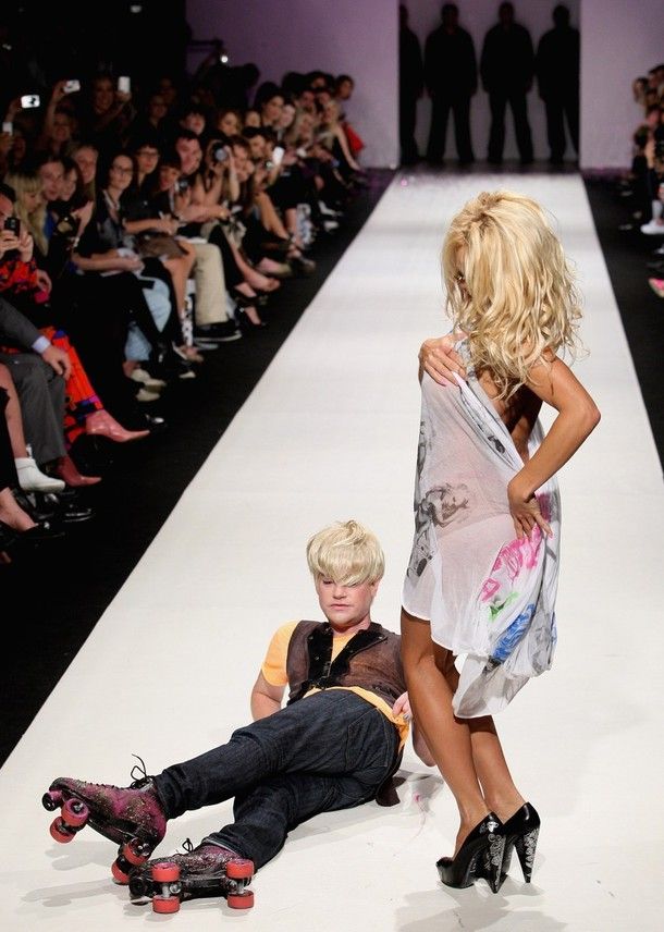 Pamela Anderson Walks The Catwalk (15 pics) NSFW