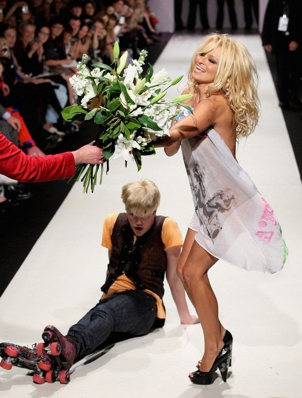 Pamela Anderson Walks The Catwalk (15 pics) NSFW