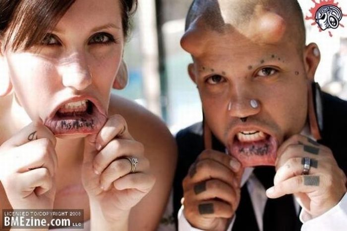 Usual Wedding Of An Unusual Couple (7 pics)