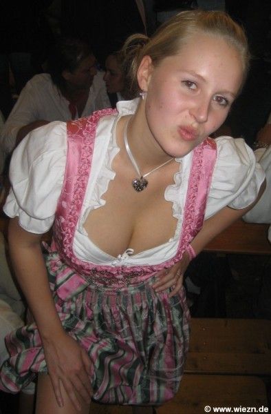 Girls of Oktoberfest (76 pics)