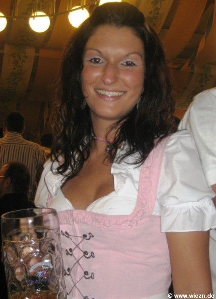 Girls of Oktoberfest (76 pics)