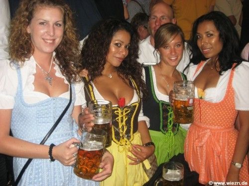 Girls of Oktoberfest (76 pics)