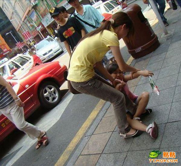 Interesting way to sell flowers in China (15 pics)