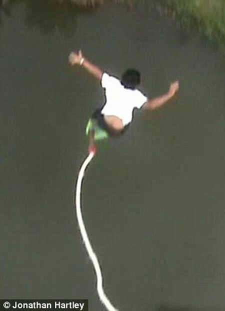 Bungee Jumping Accident (5 pics + video)