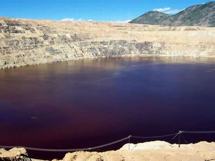 Berkeley Pit – the most dangerous and toxic lake (7 pics)
