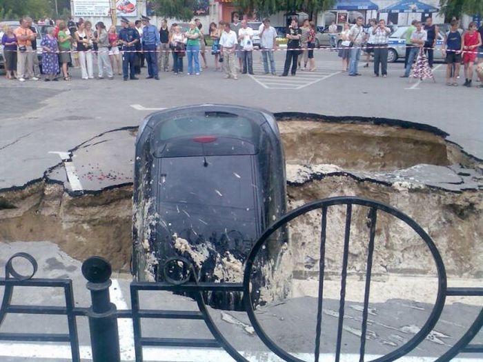 Parking Lot Accident In Russia (9 pics)