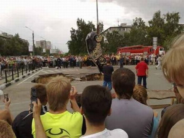 Parking Lot Accident In Russia (9 pics)