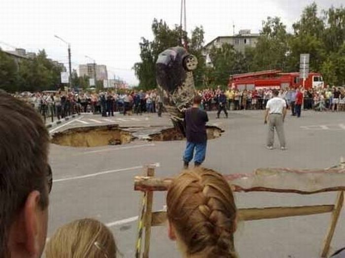 Parking Lot Accident In Russia (9 pics)