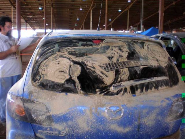 Impressive Drawings In The Dust On Cars (69 pics)