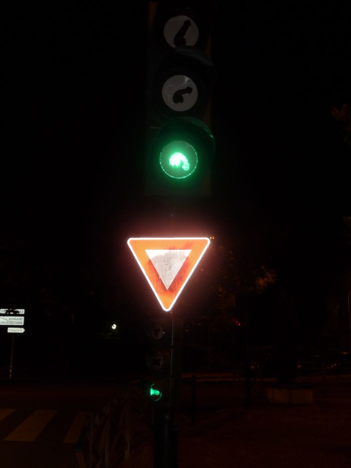 What can we do with traffic lights? (3 pics)