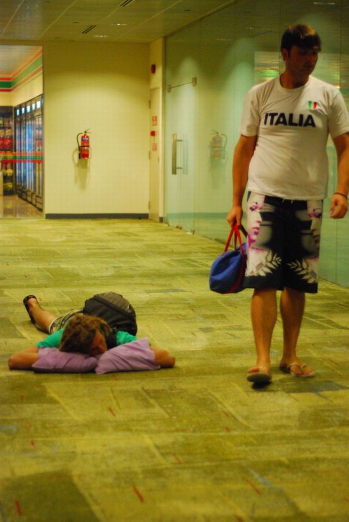 That's Why I Hate Airports (35 pics)