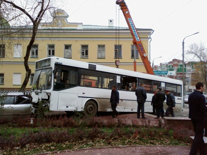 Bus Crash In Russian City Of Perm (28 pics)