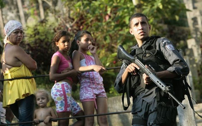 War In Rio Da Janeiro Slums (35 pics)