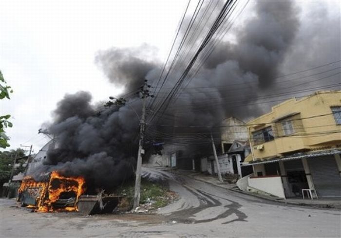 War In Rio Da Janeiro Slums (35 pics)