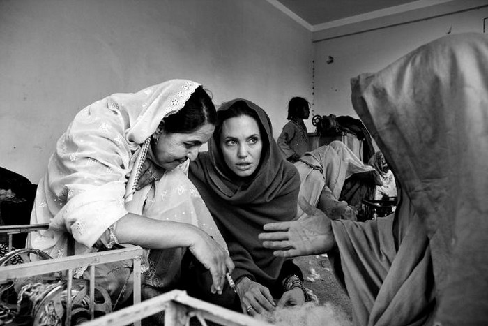 Angelina Jolie In Afghanistan (21 pics)