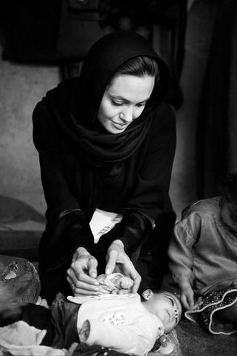 Angelina Jolie In Afghanistan (21 pics)