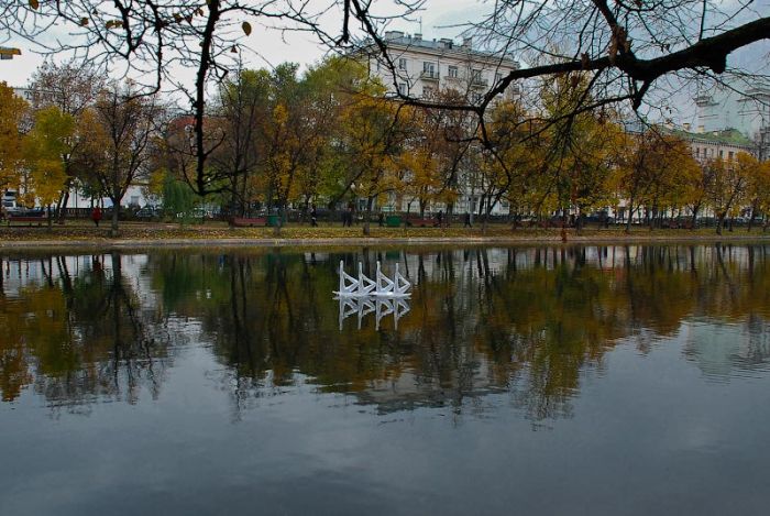 Installations by Mark Jenkins in Moscow (29 pics)