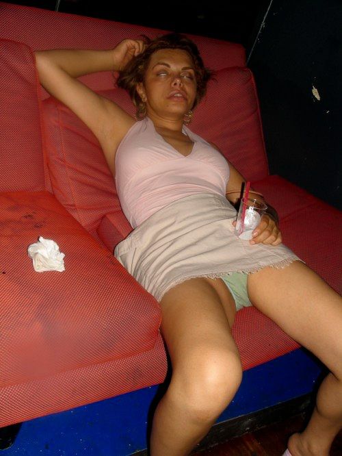 Passed Out Girls (153 pics)