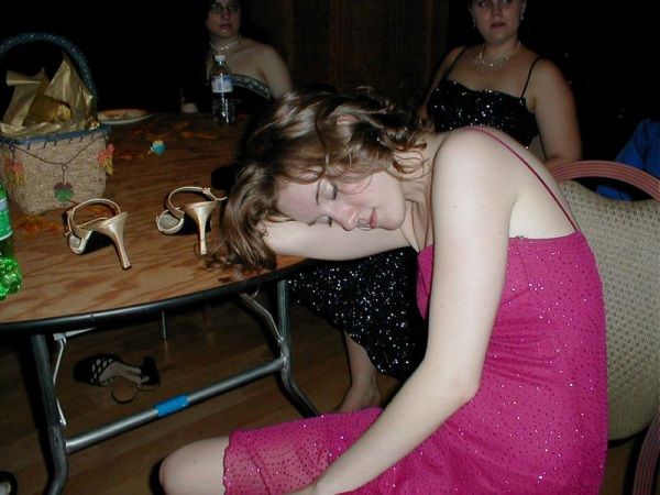 Passed Out Girls (153 pics)