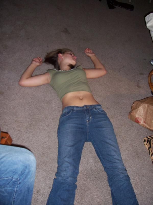 Passed Out Girls 153 Pics 