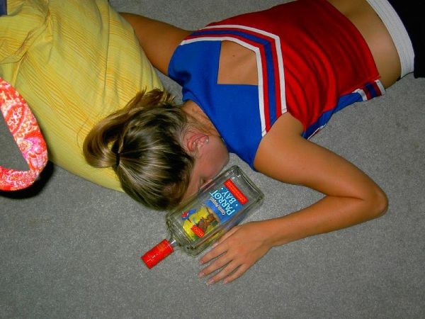 Passed Out Girls (153 pics)