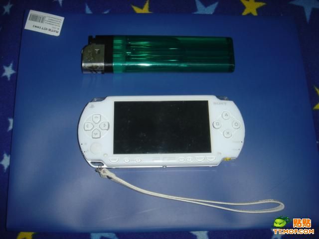 What A Tiny PSP. Wait, What? (4 pics)