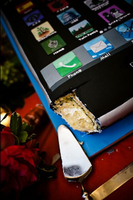 iPhone Wedding Cake (9 pics)